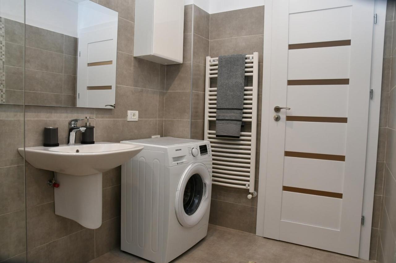 Toporasi Apartament Appartement Craiova Buitenkant foto