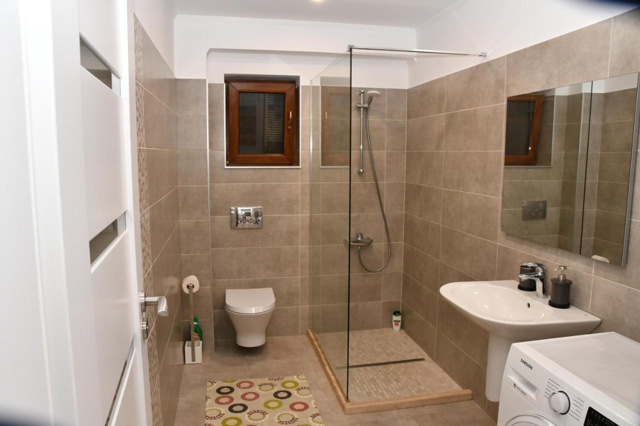 Toporasi Apartament Appartement Craiova Buitenkant foto